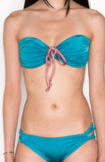 Load image into Gallery viewer, Model wearing Contrast Twist Bandeau in Teal