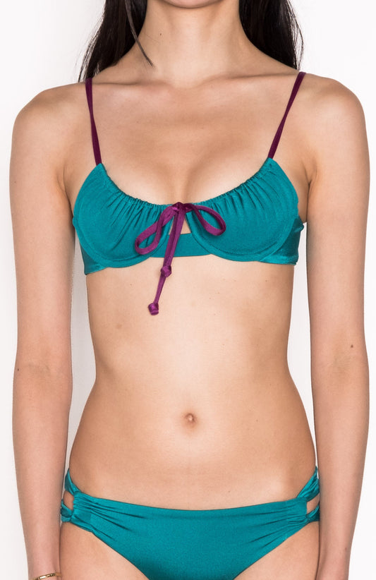 Model wearing Underwire Adjustable Top in Emerald